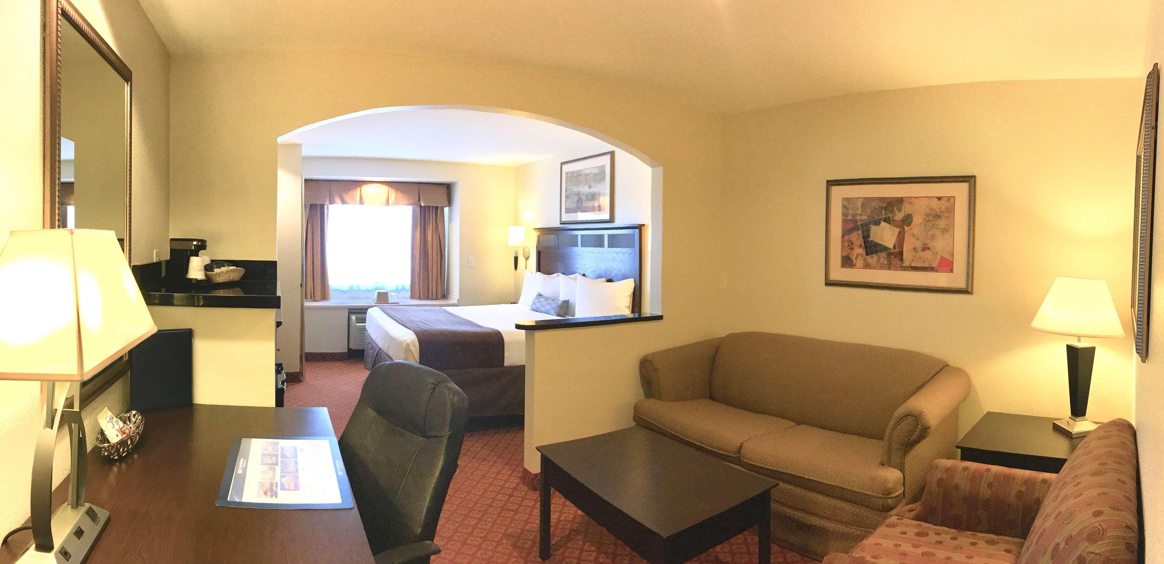 Best Western Roanoke Inn & Suites Exterior photo