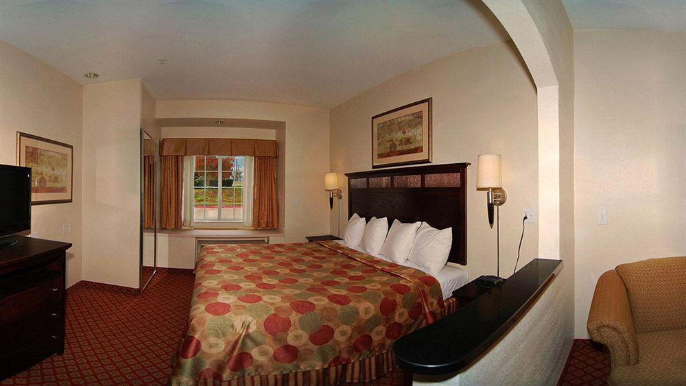 Best Western Roanoke Inn & Suites Exterior photo